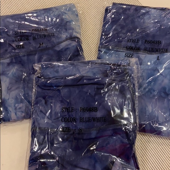 NWT! High Waist Yoga Leggings Blue White Tie Dye - Picture 4 of 8